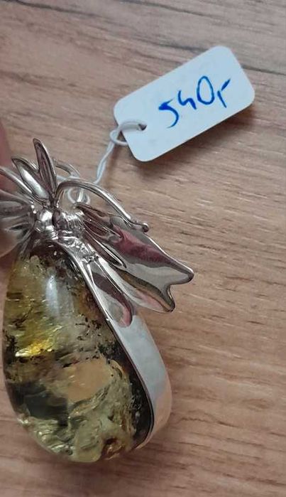 Srebrna zawieszka z bursztynem