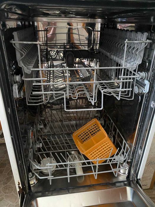 посудомийна машина Electrolux