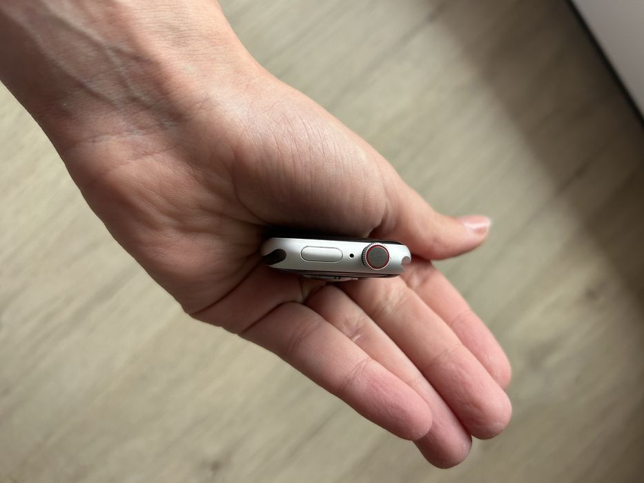 Apple Watch Series 8 GPS 41mm - Cellular - Alumínio Prateado