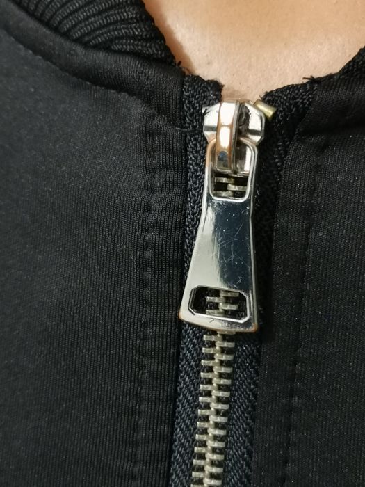 Czarna bomberka Bershka BSK Girl – rozmiar S – pikowane rękawy