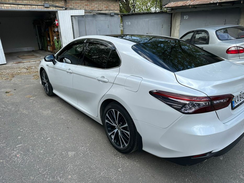 Toyota Camry 2020 гібрід