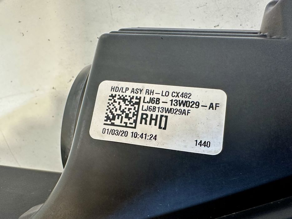 Фара правая Ford Escape MK4 USA 2020 2021 2020 LJ6B-13W029-AH