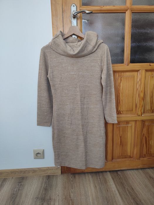 Sweterkowa sukienka z golfem sweter damski na długi rękaw Avanti S