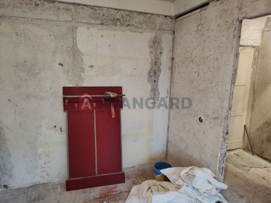 Однокімнатна під ремонт у центрі міста