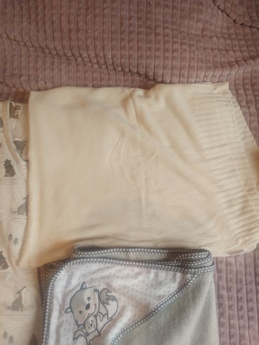 Śpiwór, ręcznik, koc bambusowy.