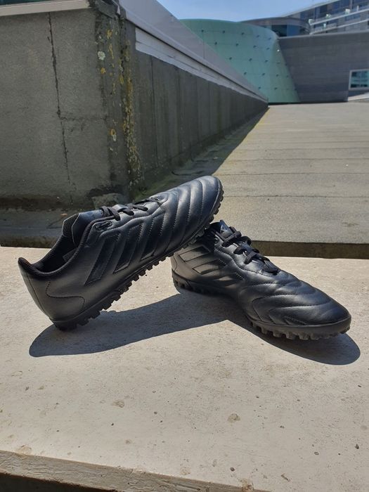Chuteira Adidas Blackout TURF (Relva sintética) 47,5 / 12.