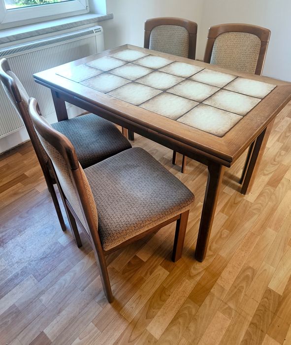 Mocny stół i 4 krzesła