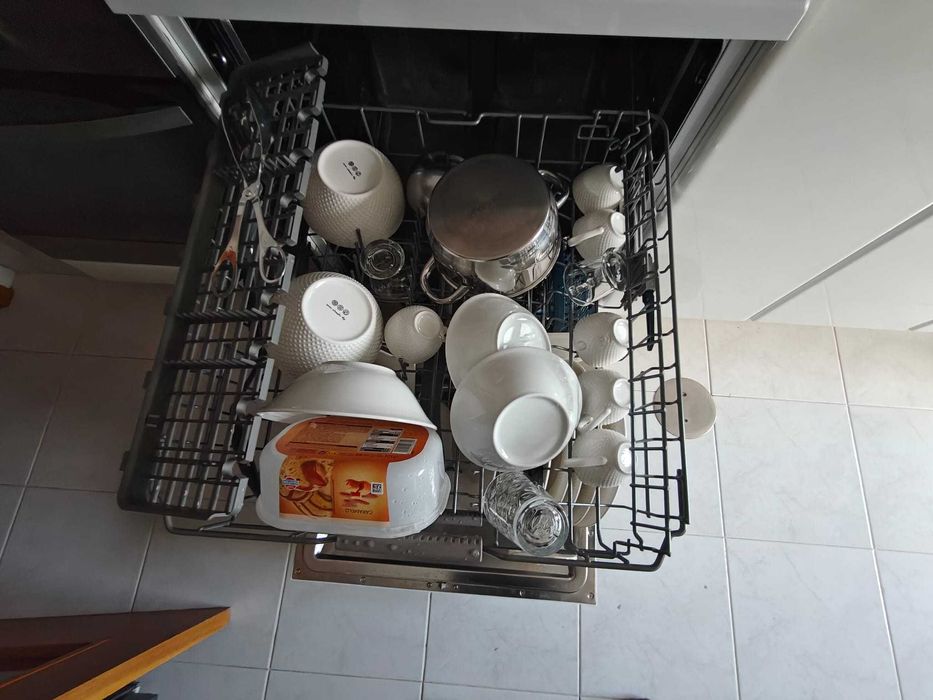 Máquina de lavar loiça Samsung com garantia, 6 meses de uso