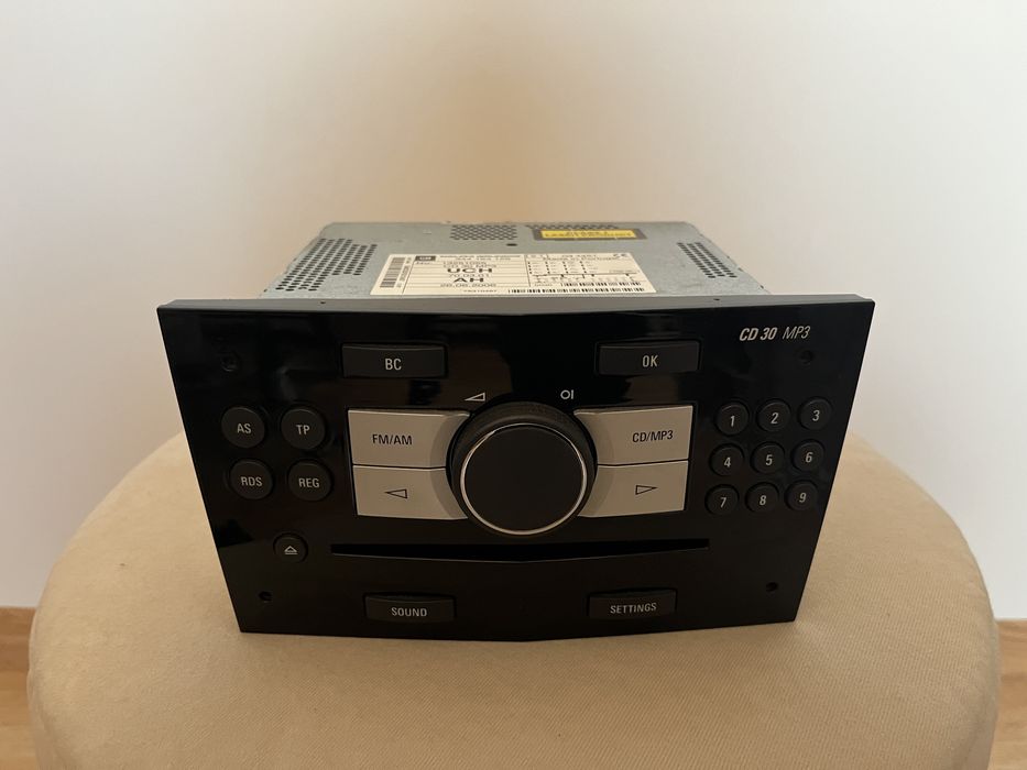 Radio CD30 MP3 z wyświetlaczem BID i ramką Astra h komplet