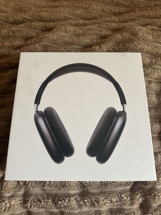 Space Gray AirPods Max