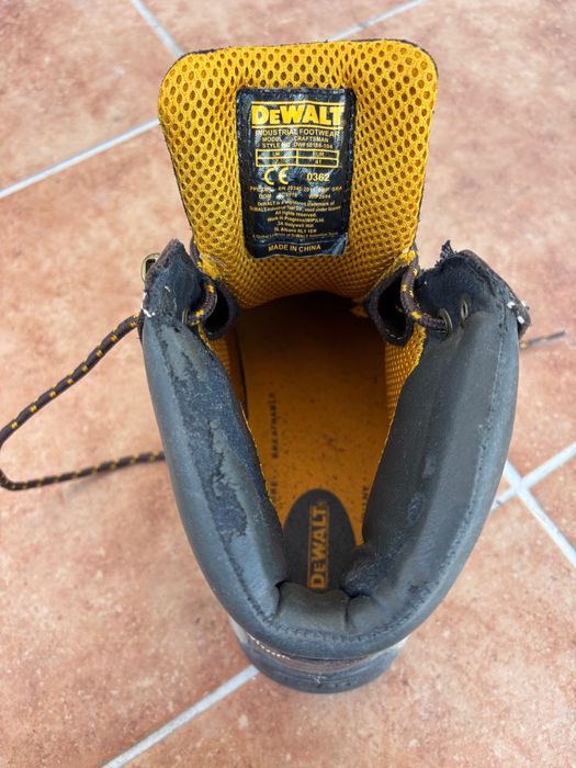 Botas de segurança DeWalt, tamanho 41.