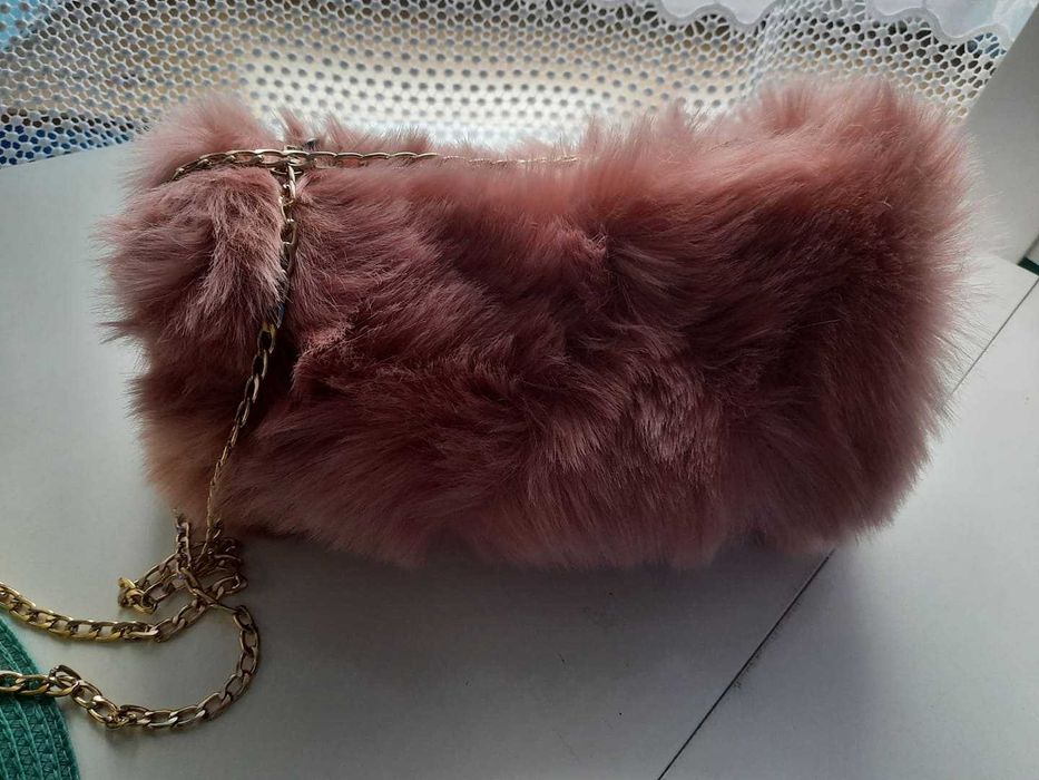 Torebka futerkowa na łańcuszku nowa