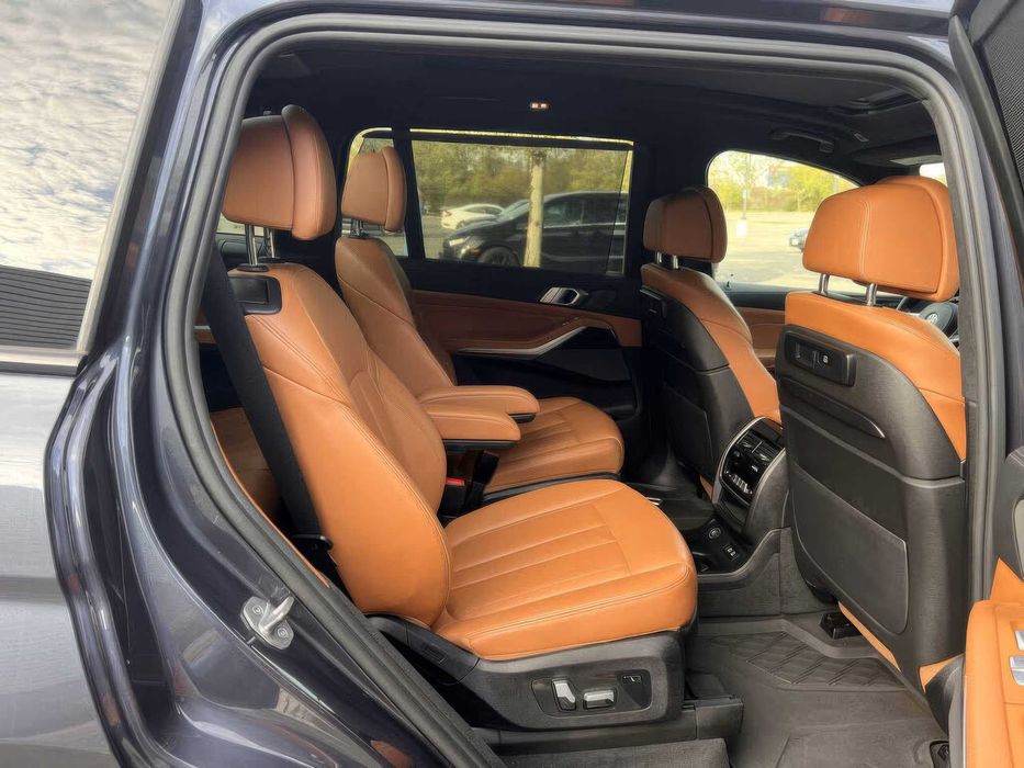 BMW X7      2020