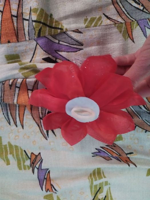 Бантик червоний квіточка