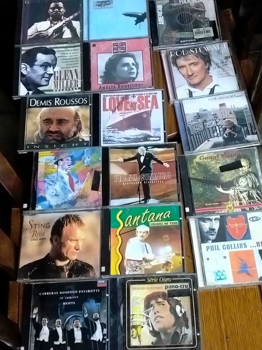 Filmes em DVD. Cassetes de VHS e música. Cd's musica etc