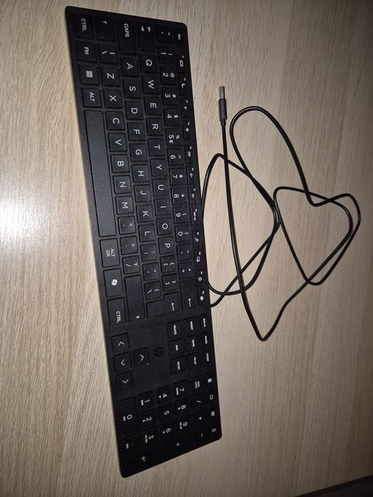 Klawiatura HP 320K USB slim pełna numeryczna czarna A42