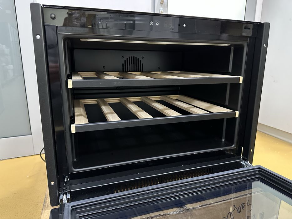 Nowy piekarnik konwekcyjno parowy  AEG TP9SB83FAT BlackMat