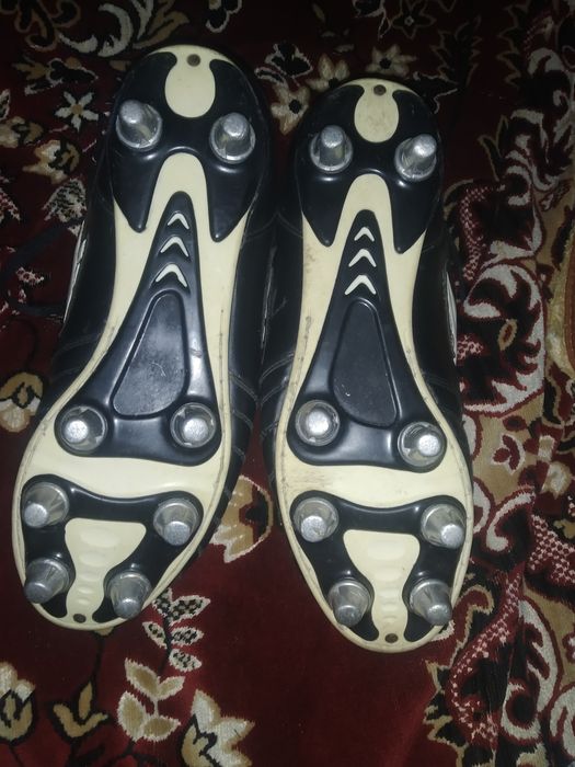 Футболные бутсы/бутси