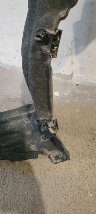 Toyota corolla e21 nadkole przednie lewe filcowe kompletne ze spinkami