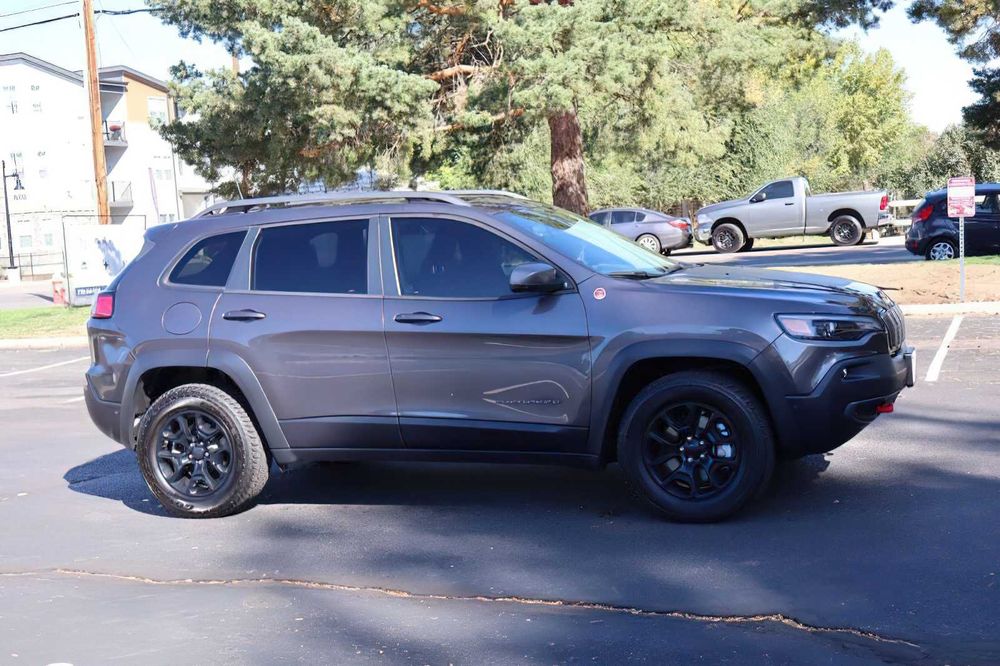Jeep Cherokee      2020