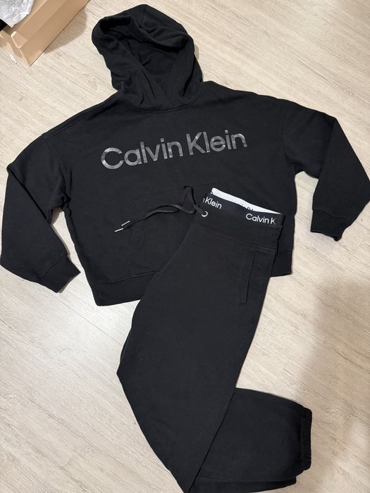 Спортивні штани бренду Calvin Klein
