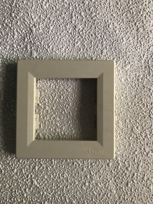 Рамка для розетки Schneider