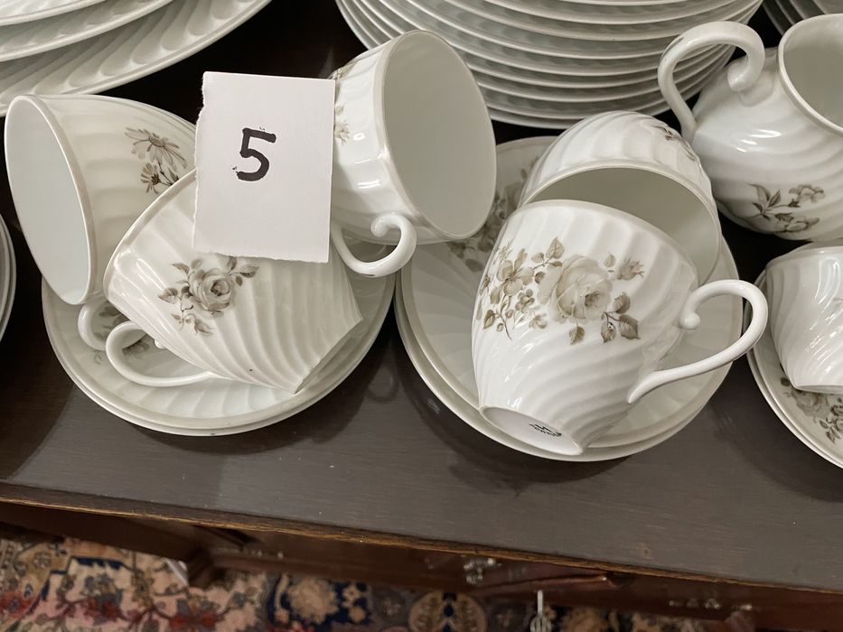 Serviço de jantar Vista Alegre à peça