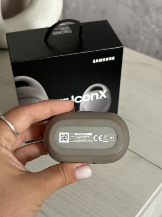 беспроводные наушники Samsung Gear Icon X
