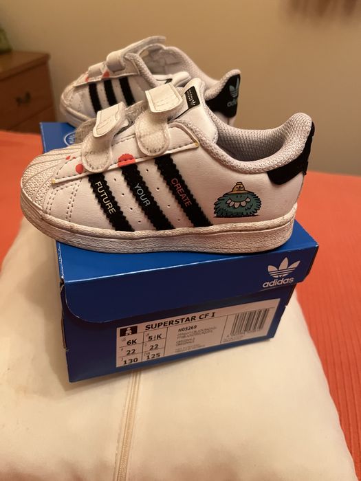 Adidas Superstar T22
