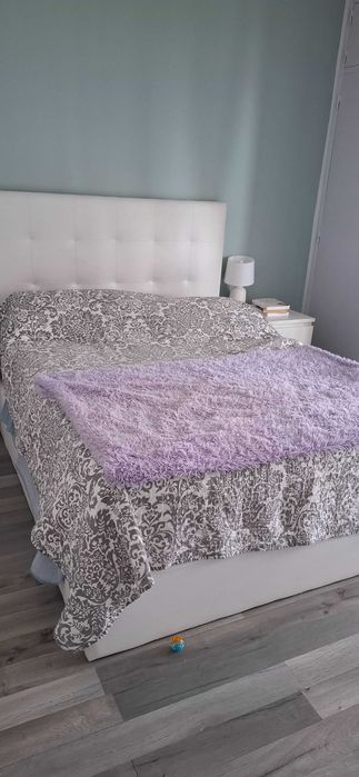 Cama casal com sommier