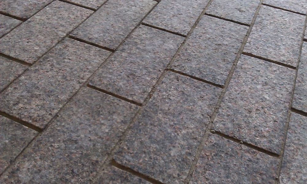 Гранітна бруківка пиляна термооброблена