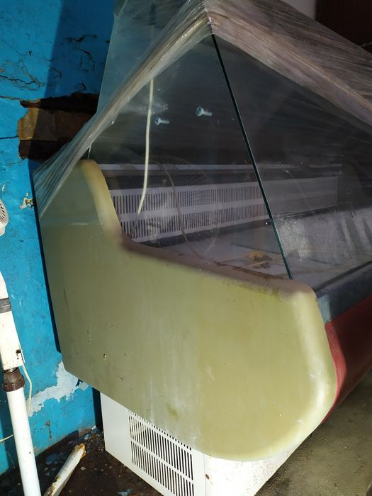 Продам витрину холодильник б/у размеры 1.6*1.2 м.