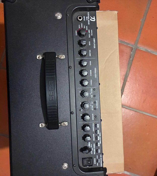 Amplificador Boss Katana Head MKII 100 W + Pedal Boss GA-FC-EX
