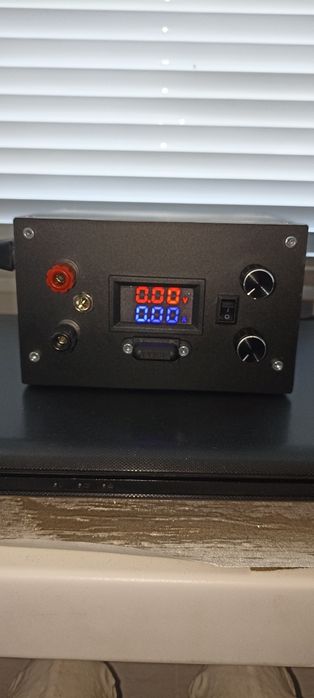 Лабораторный блок питания и зарядное  для аккумуляторов 50В-38В/10.5А