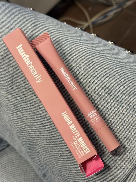 Huda beauty liquid matte mousse baby pink