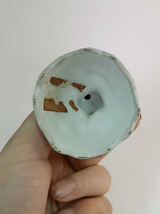 Bonita estatueta em porcelana espanhola com representação de passaro