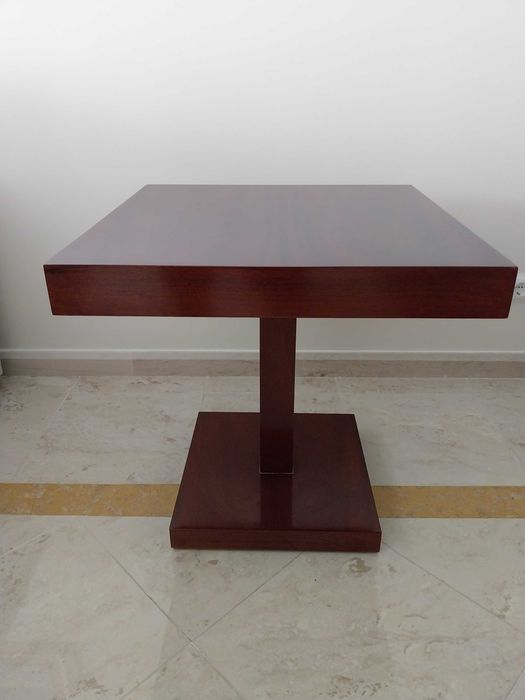 Mesa de apoio em mógno