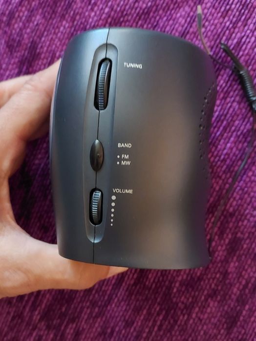 Часы радио будильник PHILIPS работает на 4 батарейках