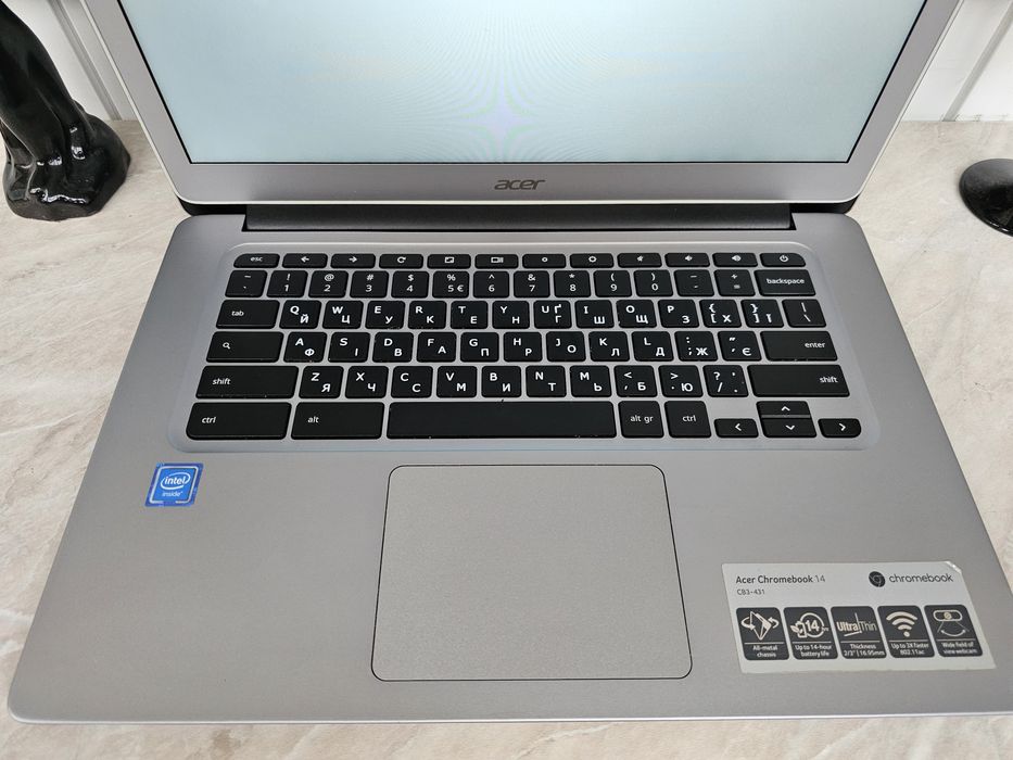 Хромбук Acer. Металевий корпус