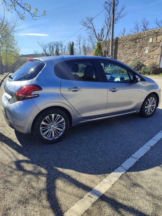 Peugeot 208 1.2 PureTech Signature