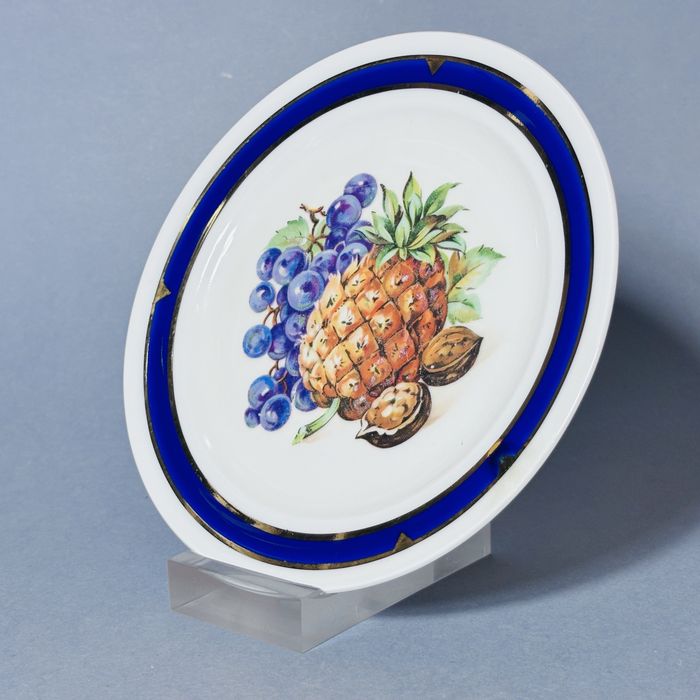 ilmenau piękny talerzyk porcelanowy owoce ananas winogrona orzechy