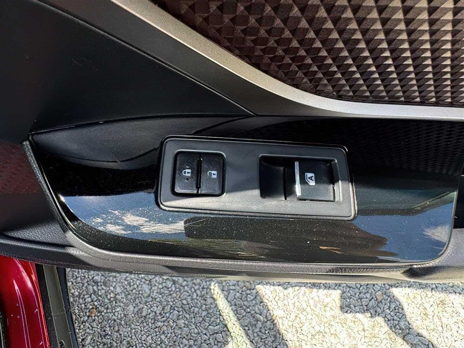 Toyota C-HR      2017