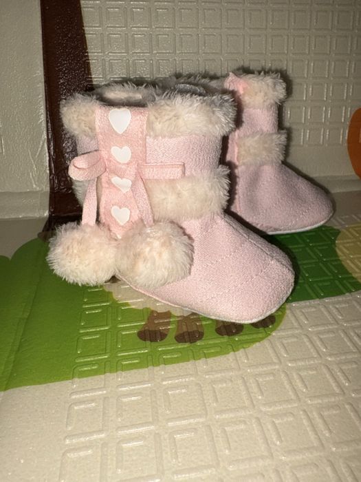 Чобітки на дівчинку, іграшка музичне слоненя в подарунок