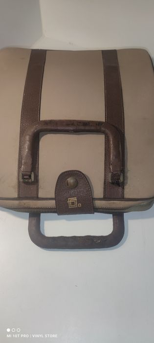 Olivetti Lettera 22 - Máquina de escrever Antiga com estojo