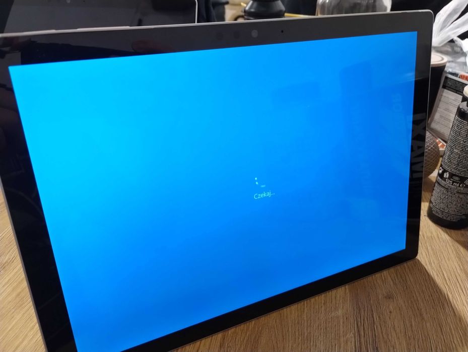 Microsoft Surface Pro 5 - uszkodzony