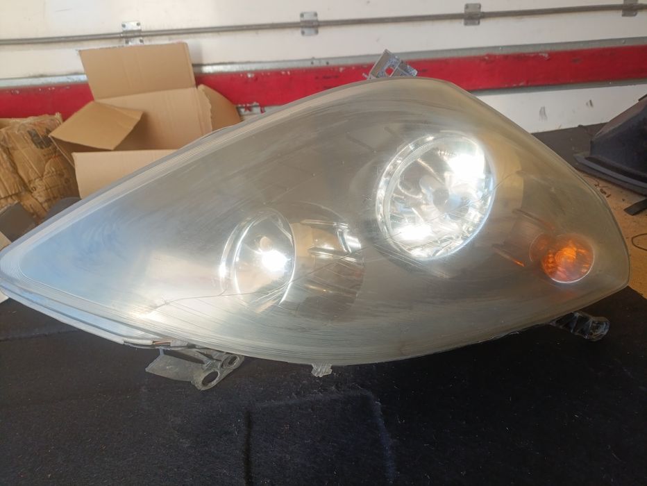 Opel Zafira B lampa  Prawa przód Oryginał EU