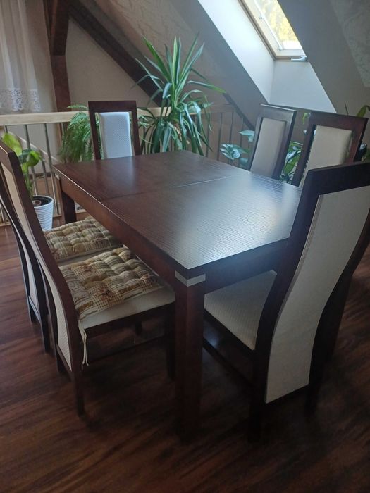 Stół z 6 krzesłami