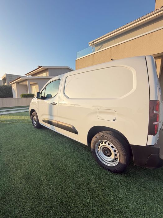 Carrinha Opel com apenas  7.000 KM (garantia de fáfrica)