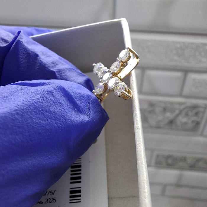 Золотий хрестик з діамантами 1,14 ct