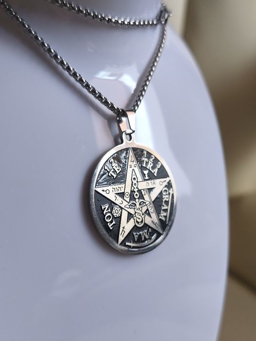 Colar em aço inoxidável Pentagrama Prateado ou Dourado